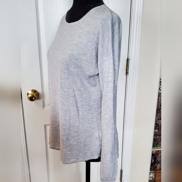 H&M Basic long sleeve, round neck, gray lightweight sweater top. Sz XS - Picture 3 of 10